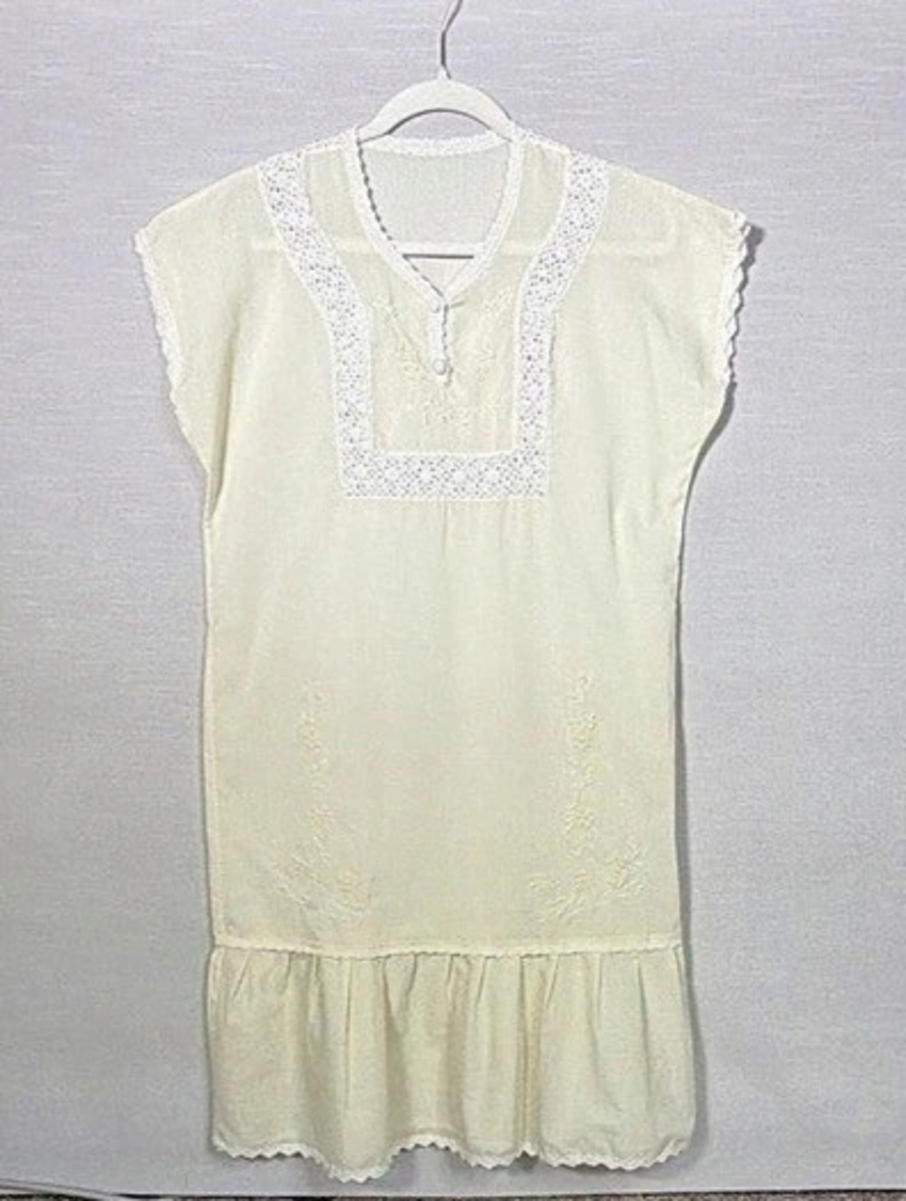 Vtg Handcrafted Pale-Yellow Cotton Swift Dress with Lace Inset & Ruffled Hem S